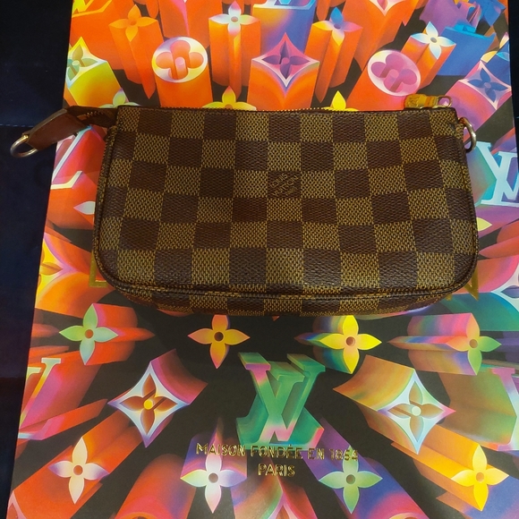 Bucket Marais Pochette Louis Vuitton w/New Coach Gold Crossbody Chain - Picture 7 of 16